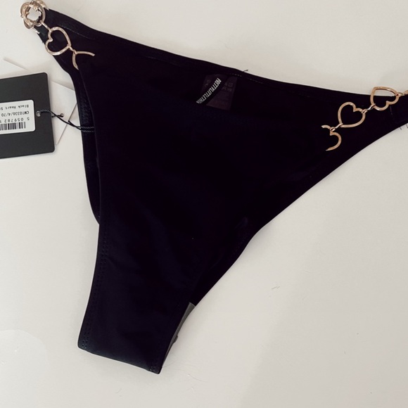PrettyLittleThing NWT Black Bikini Bottoms with Gold Heart Chain Size US 4 - Picture 2 of 7